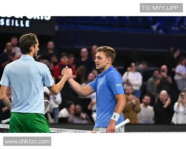 ATP杯精彩对决西班牙迎战塞尔维亚谁能笑到最后